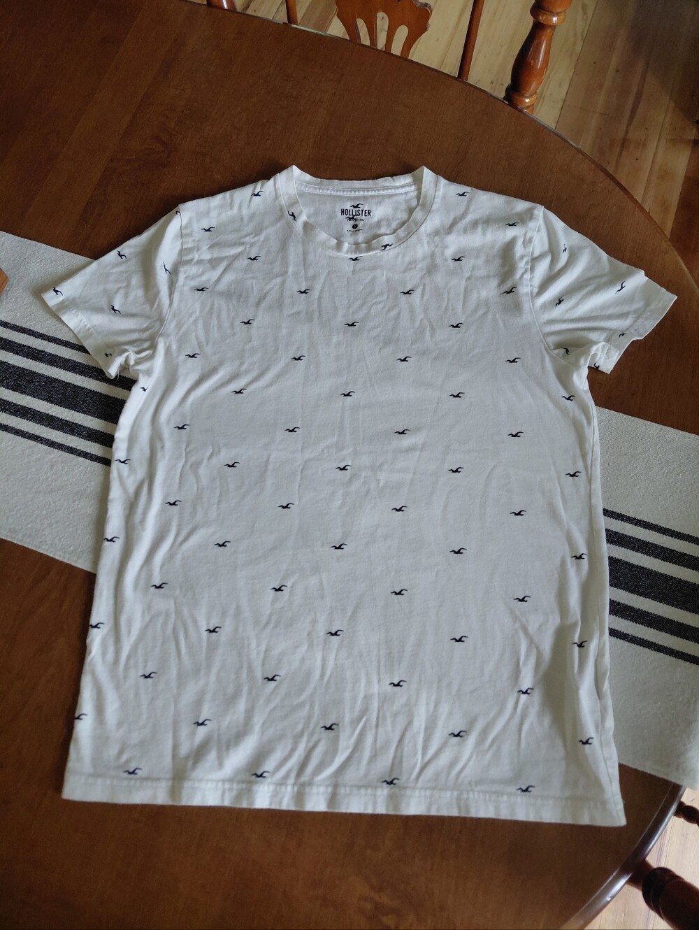 hollister t shirt